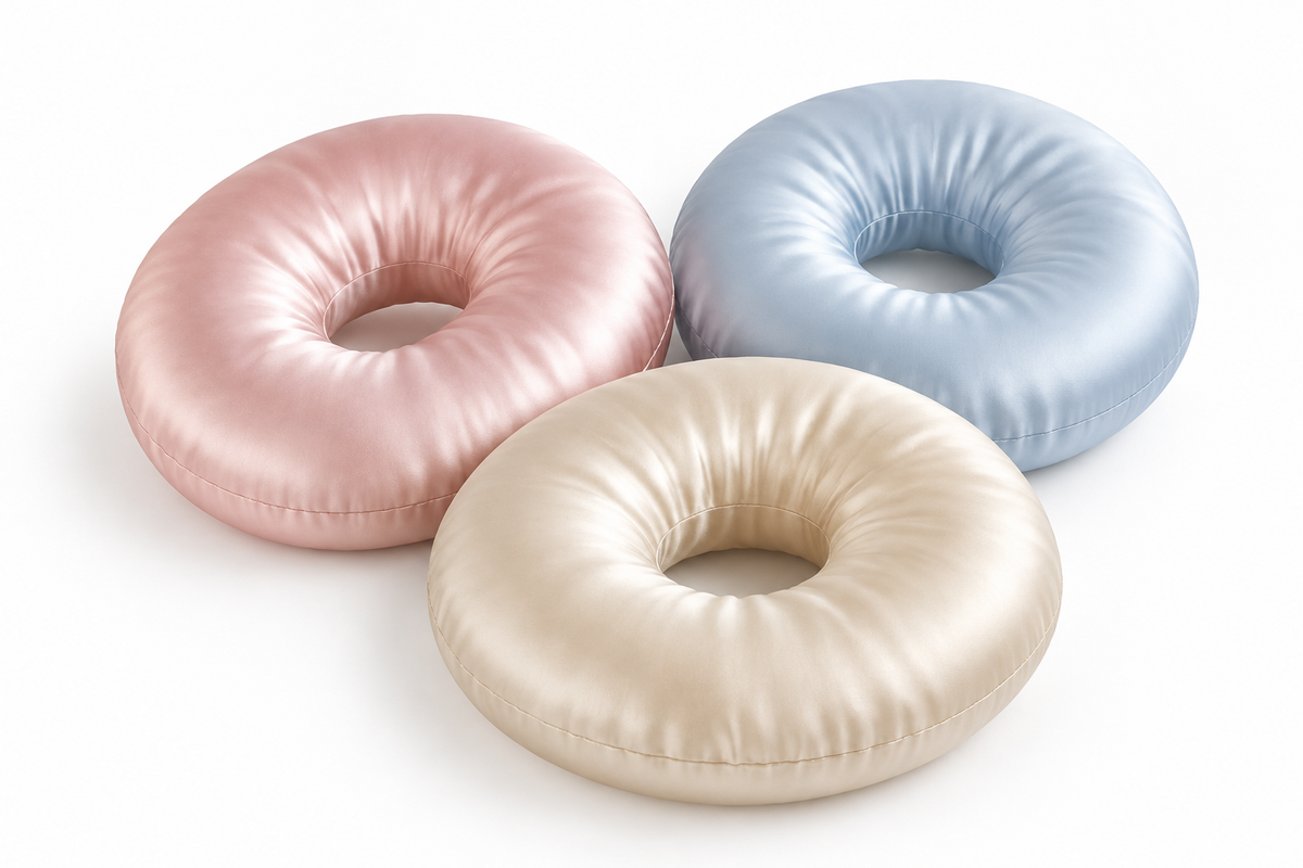 SANÉLIA SILK Brust-Donut in Beige, Rosé und Hellblau